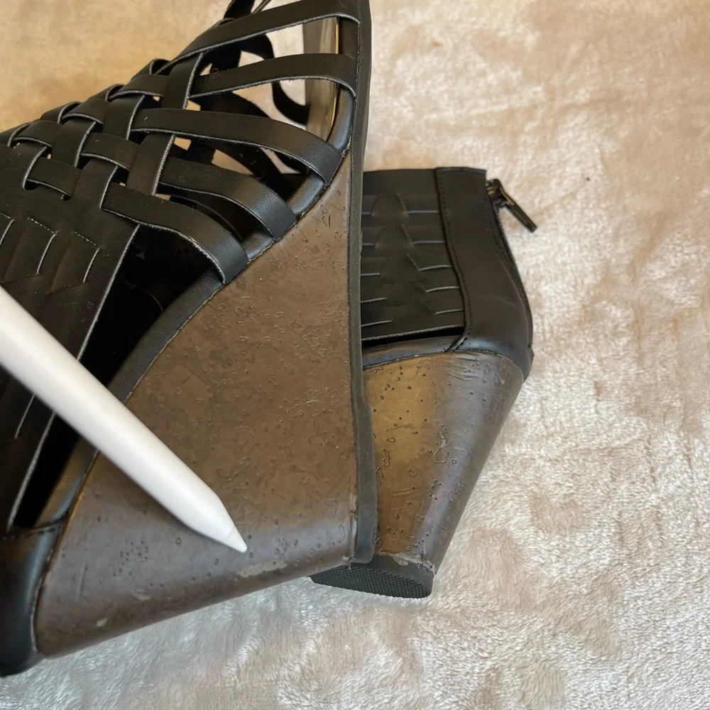 American Eagle Outfitters Black Woven Peep-Toe Wedge‎ Sandals Size 8.5 NWOT